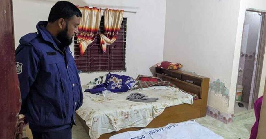 আবাসিক হোটেল থেকে নারীর মরদেহ উদ্ধার , স্বামী আটক